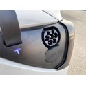 Tesla Model 3 latauspistokkeen suoja